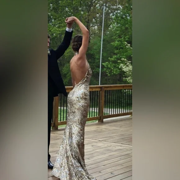 Perfect for Prom/Pageant - Picture 3 of 4